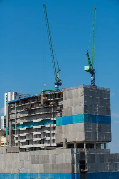 Estaleiro Construção Edifício Alto Com Guindaste Contra Indústria Construção Céu — Fotografia de Stock