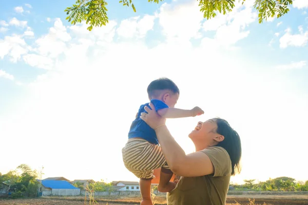 Hold Lift Toddler Asian Boy Outdoor Park Sunset Freedom Happy — Stockfoto