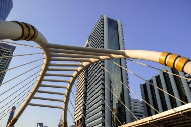 Modern ofis binası günbatımı aydınlatma manzarası, Bangkok Tayland