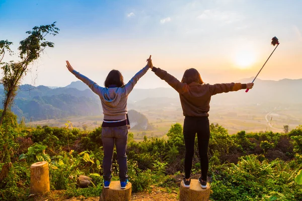 Couple Women Friend Enjoying Morning Sunrise Mountain Tourist Women — Stock Photo, Image