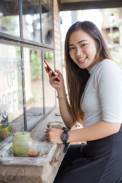Business Asian Women Use Cellphone Sitiing Coffee Shop Beautiful Women — Stock Photo, Image
