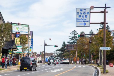 Nikko, Tochigi, Japonya: Ekim 2016: Halk Chuzenji onsen kasabasını ziyaret ediyor, kasaba aynı zamanda Nikko Ulusal Parkı 'ndaki çok sayıda şelalenin en ünlüsü olan Kegon Şelalesi' ni de ziyaret ediyor..