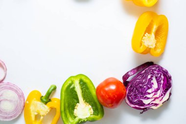 Arka plandaki vitamin besin nesnesinde meyve dilimi