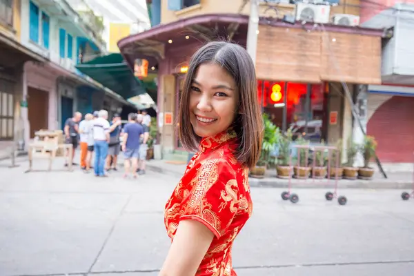 Mulheres Chinesas Bonitas Vestido Vermelho Tradicional Chinatown Ano Novo Chinês — Fotografia de Stock