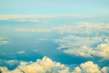 Kabarık gökyüzü bulutları, atmosfer arkaplanı