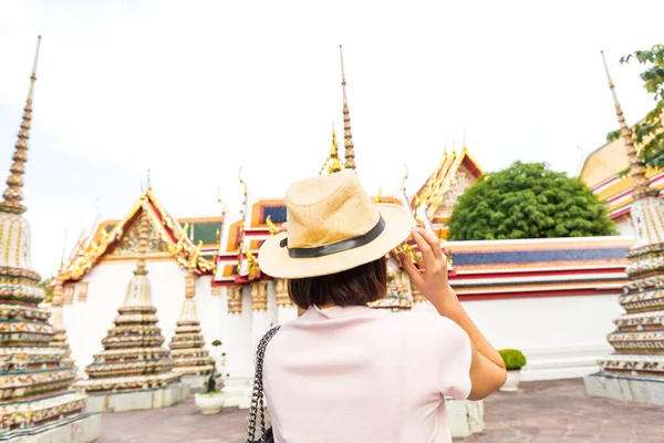 Ázsiai Gyönyörű Turista Nők Utazni Buddha Templom Vissza Kilátás Bangkok — Stock Fotó