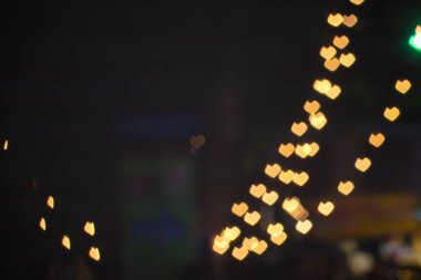 Sevgililer Günü gecesinde Bokeh 'in kalp şeklindeki yansıması.