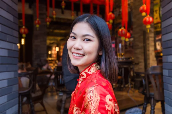 Mujer Asiática Sonriente Alegre Festival Año Nuevo Chino Yaowarat Road —  Fotos de Stock