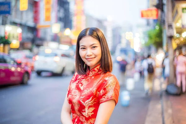 Alegre Sorrindo Asiático Mulher Chinês Ano Novo Festival Yaowarat Estrada — Fotografia de Stock