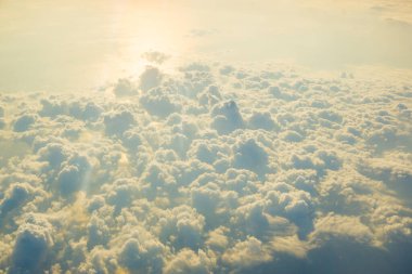 Kabarık gökyüzü bulutları, atmosfer arkaplanı