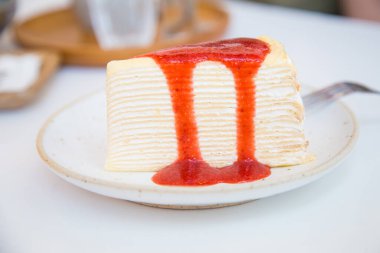 Çilek kremalı ev yapımı krep 