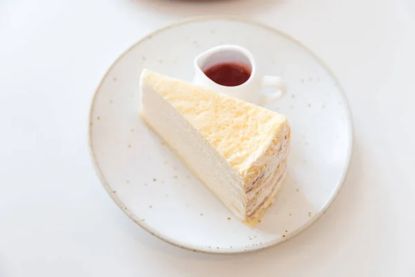 Hemlagad Crepe Tårta Med Jordgubbskräm — Stockfoto