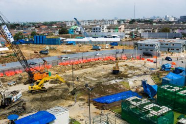 Vinç sektörü hava manzaralı bir süpermarket inşaat alanı.