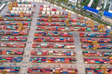 Konteynır gemisi ithalat şehir lojistiği ve konteyner gemisi Aerial view iş lojistiği konsepti