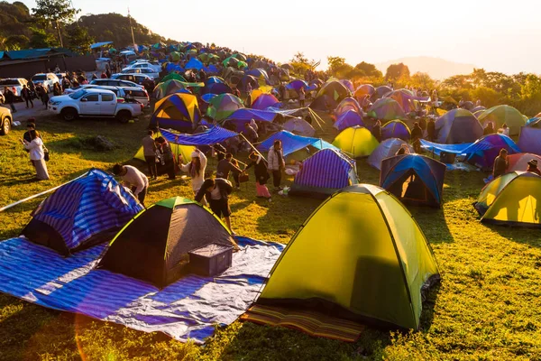 Morgens Sonnenaufgang Basis Campingplatz Rekking Auf Berg Hügel Natur Urlaub — Stockfoto