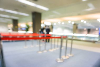 Havaalanı taşıma arkaplanındaki lobi geçişi bulanıklaştı
