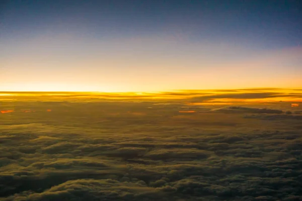 Mañana Amanecer Cielo Con Nube Por Encima Vista Desde Avión —  Fotos de Stock