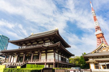 Zojo-ji Tapınağı geride ile Tokyo Kulesi'ne sabah, Tokyo, Japonya