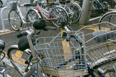 Grup, eski Kawaguchigo istasyonunda, Japonya Park motosiklet