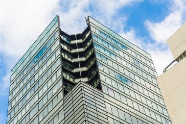 Mavi ofis binaları Akabanebashi alanda Tokyo, Japonya