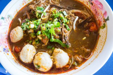 Tayland pirinç şehriye yuvarlak tip şehriye baharatlı köri olduğunu yakın