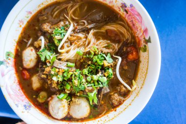 Tayland pirinç şehriye yuvarlak tip şehriye baharatlı köri olduğunu yakın