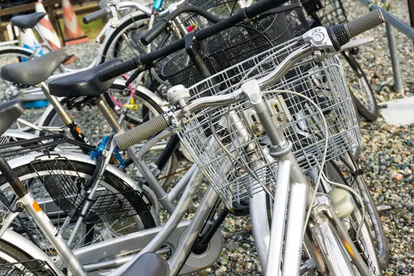 Shinoyoshida tren istasyonu, Japonya bicyles otopark kalabalık