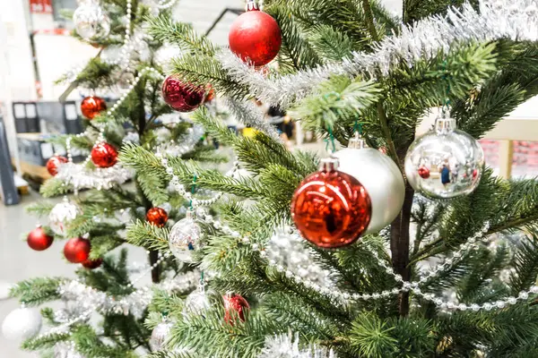 Різдвяна Ялинка Кульковим Орнаментом Вечірній Святковий Люк — стокове фото