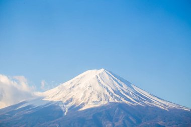 Mt. Shoji Gölü 'nde kar yağan Fuji, Yamanashi Bölgesi, Japonya