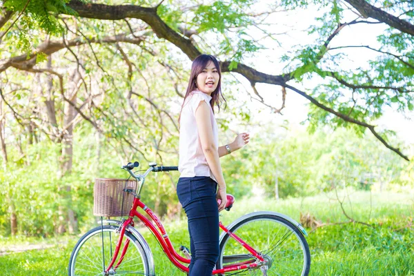 Beautiful Asian Woman Bicycle Green Meadow Tree Park Outdoor Recreation — Stock Photo, Image