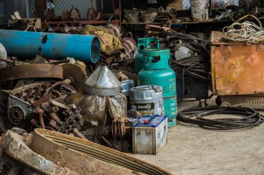 Kazı bölümü tamir atölyesinde eski motor ağır sanayiinde onarıldı