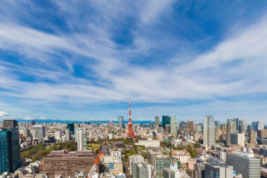 Tokyo Kulesi, slong modern bina güneşli mavi gökyüzü günü, Japonya