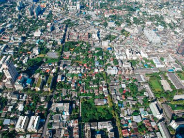 Bangkok metropolünün şehir manzarası modern bina havadan görünüşü, Tayland