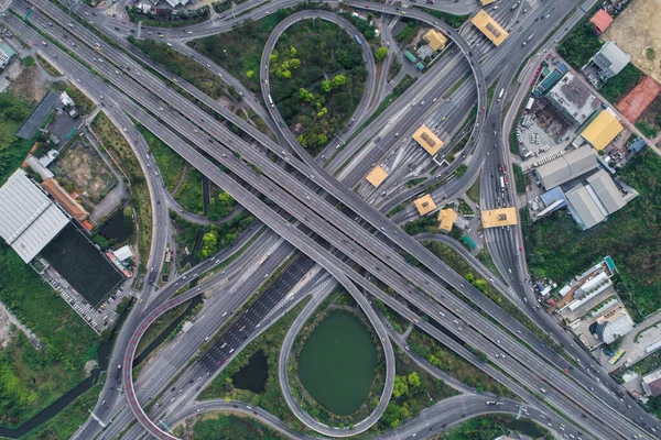 Verkehrsknotenpunkt Kreuzungsbereich Blick Nach Unten Mit Autobahnanschluss — Stockfoto