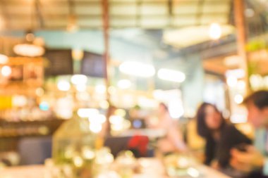 Müşteri ve yemek ile bulanık modern restoran, kafe arka planı