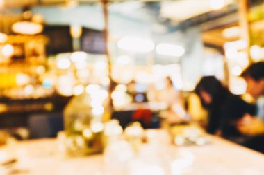 Müşteri ve yemek ile bulanık modern restoran, kafe arka planı