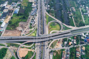 Hava manzaralı şehir ulaşım yolu kavşağı, ulaşım endüstrisi