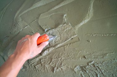 Mekanik adam beton döşeme döşeme, bina yenileme.