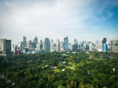 Lumphini Parkı 'nın havadan görünüşü Tayland' ın başkentinin Silom bölgesi, silom bölgesi ofis binaları, iş bölgesi..