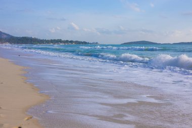 Beyaz kumsal deniz dalgası deniz kıyısı yaz tatili arka planı