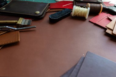 Hakiki deri cüzdan, el yapımı sığır işçiliği, deri işçiliği.