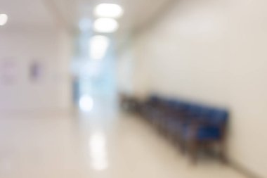 Çağdaş hastanenin iç kısımlarında iç mekan, lüks hastane ve klinik koridorları soyut olarak bulanık.