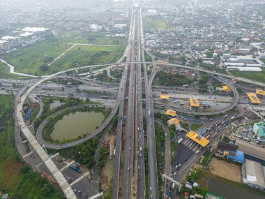 Hava görüntüsü taşımacılığı şehir kavşağı yolu ile otomobil hareketi karayolu taşımacılığı endüstrisi