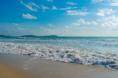 Egzotik beyaz kumlu sahil dalgası güneşli yaz tatili arka planı Samui Tayland