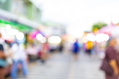 Amphawa Tayland 'daki açık havada yürüyen yerel market soyutlanmış.