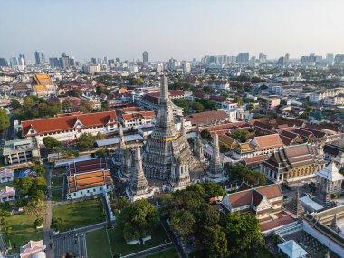 Şafak vakti Wat Arun Tapınağı 'nın hava manzaralı tapınağı. Bangkok Tayland' a seyahat.