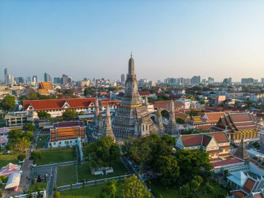 Şafak vakti Wat Arun Tapınağı 'nın hava manzaralı tapınağı. Bangkok Tayland' a seyahat.