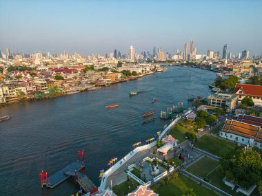 Şafak vakti Wat Arun Tapınağı 'nın hava manzaralı tapınağı. Bangkok Tayland' a seyahat.