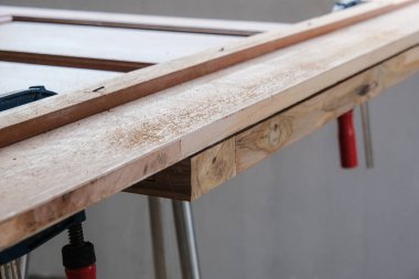 Ahşap kapı çalışma aracı modern modern ev rustik ahşap kapıyı yenile