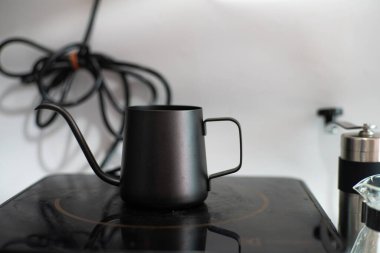 Beyaz aromalı kahve çekirdekli kahve damlaları.